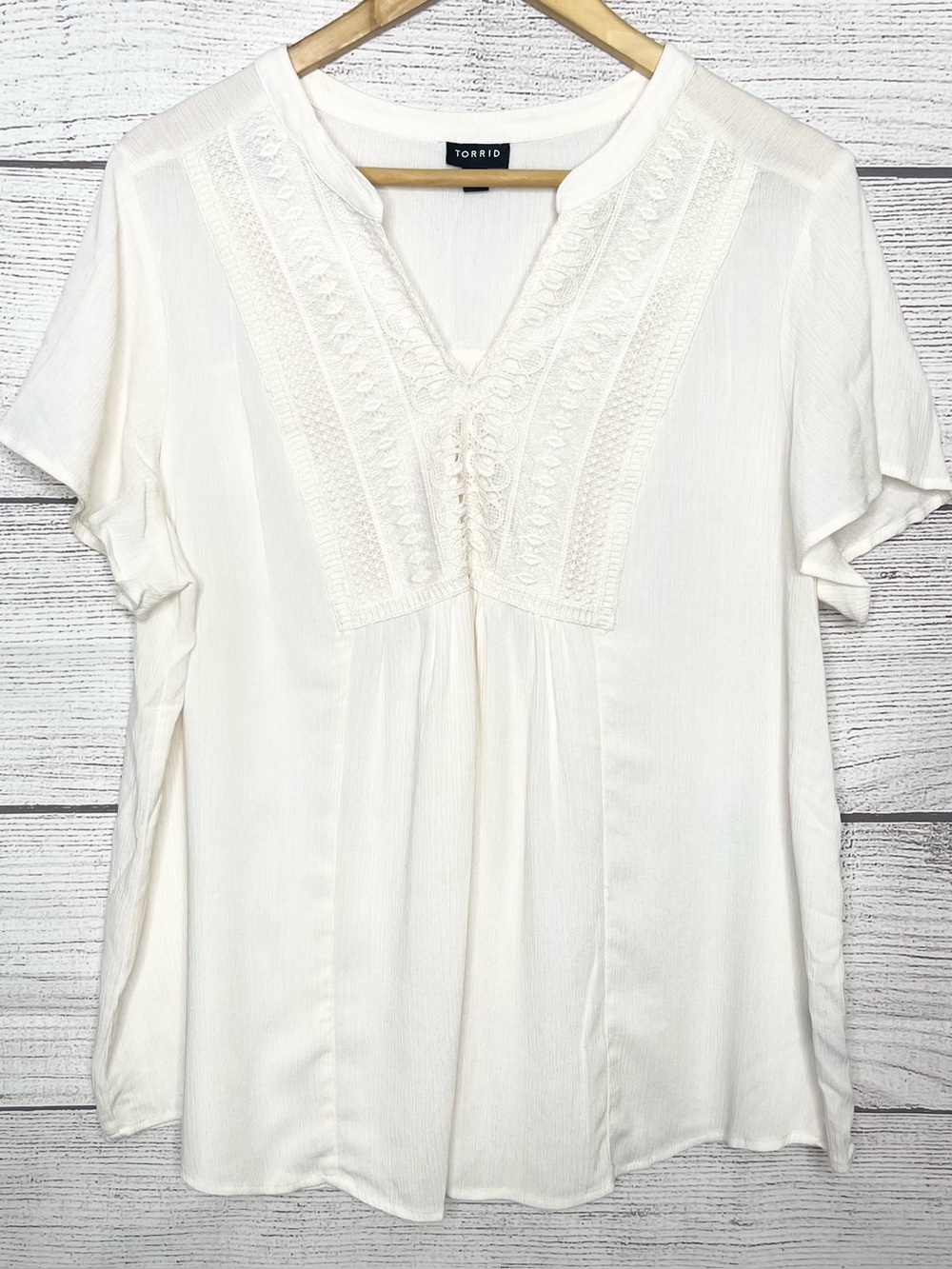 Torrid Ivory Cream Washable Crinkle Gauze Flutter Sleeve Boho Top Size 1X